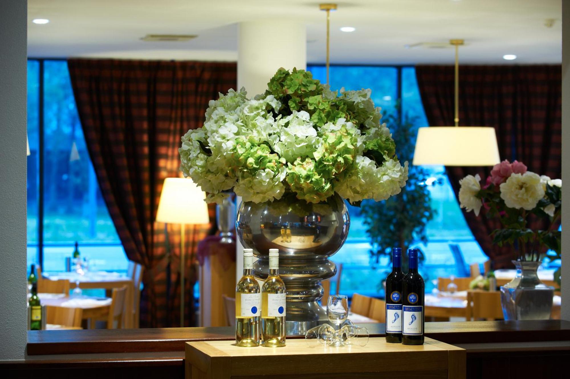 Bastion Hotel Херлен Екстериор снимка