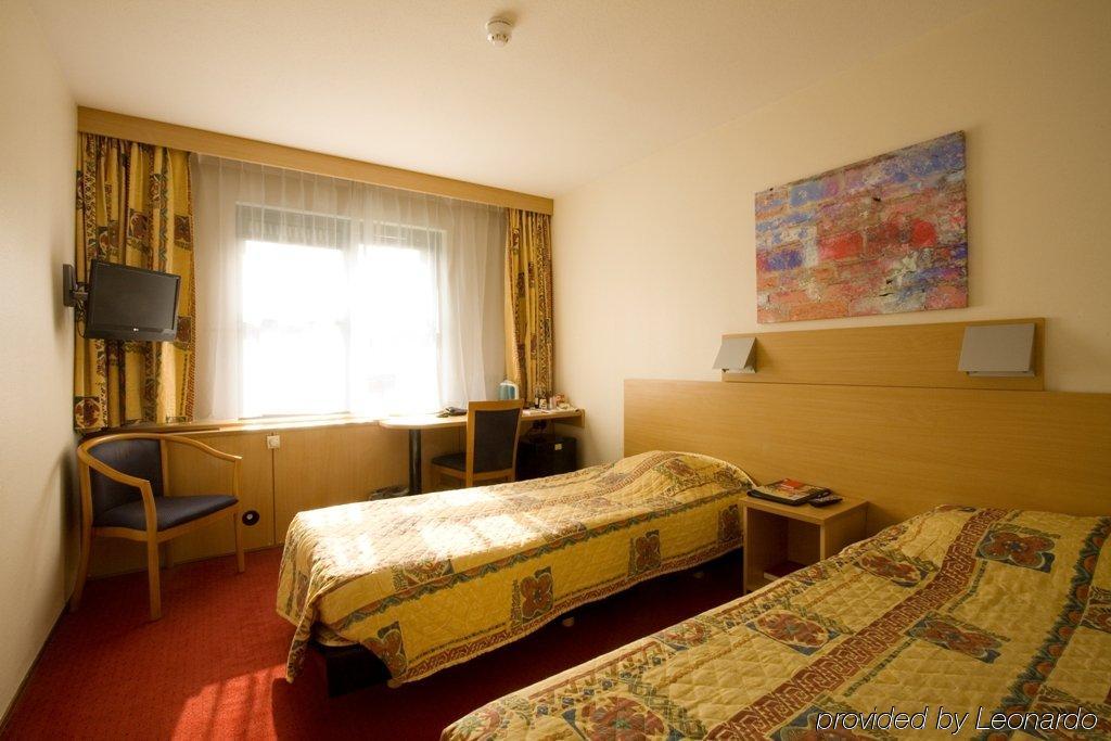 Bastion Hotel Херлен Стая снимка
