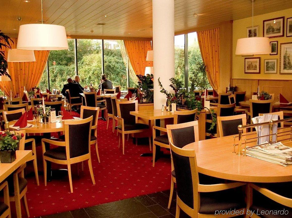 Bastion Hotel Херлен Ресторант снимка