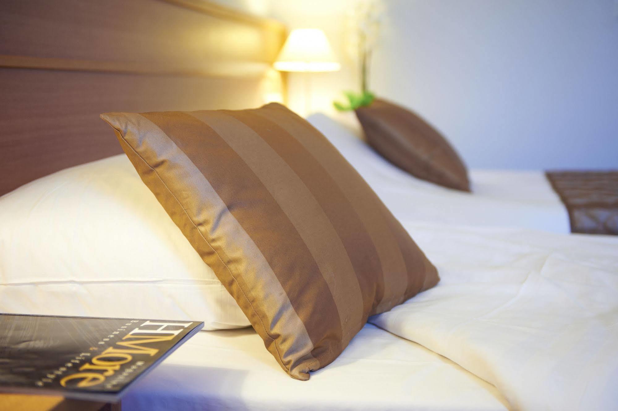 Bastion Hotel Херлен Екстериор снимка
