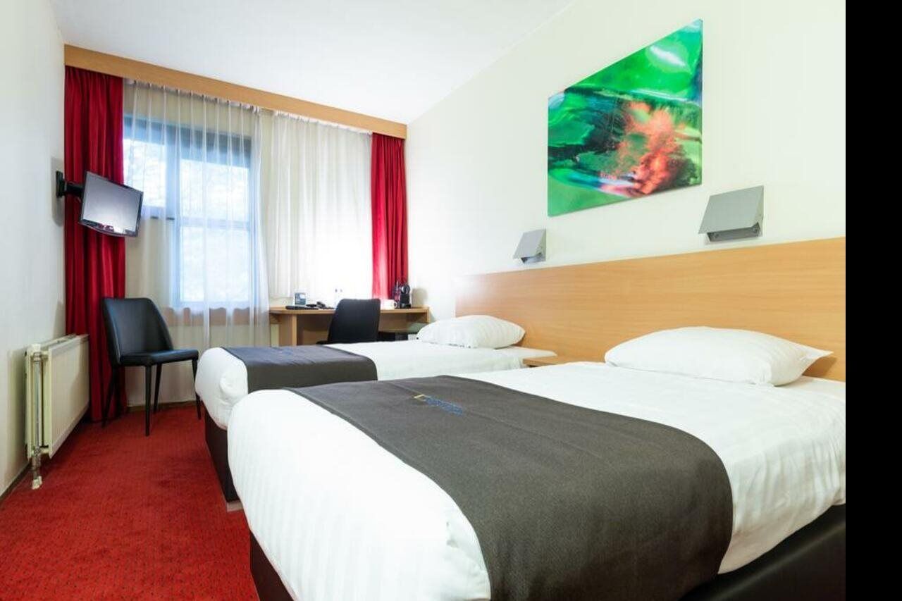 Bastion Hotel Херлен Екстериор снимка